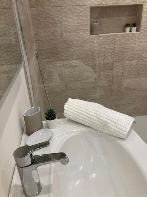 Garden Apartment, Central Harrogate With Parking Luaran gambar